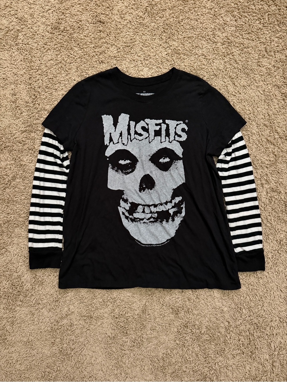 Impact Merchandising Misfits 2022 Band T Shirt Size 00/M Black Stripe Sleeve